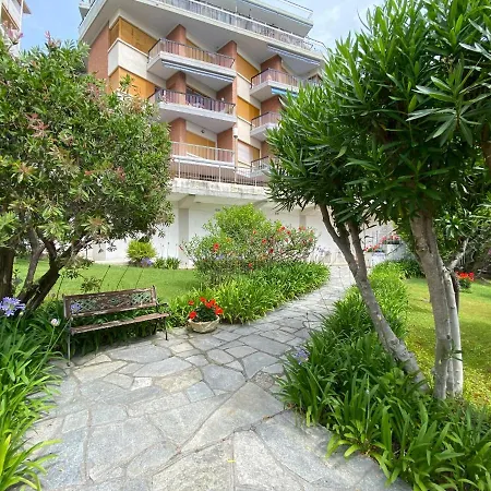 Апартаменти Bouganville